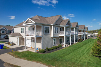 The Glen at Perinton Hills in Fairport, NY - Building Photo - Building Photo