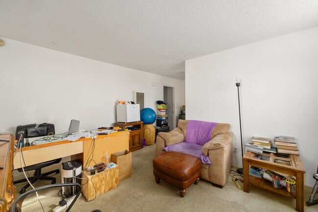 4671 Terrace in San Diego, CA - Foto de edificio - Building Photo