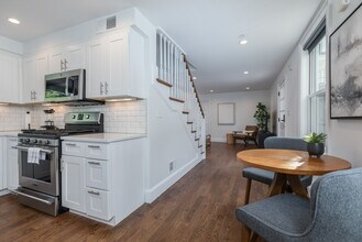 121 Centre St, Unit 2 in Boston, MA - Foto de edificio - Building Photo