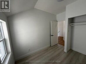 90 Wellington St E in Aurora, ON - Building Photo - Building Photo