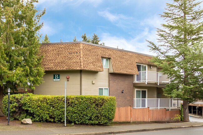 Lochmoore Shores Apartments in Redmond, WA - Foto de edificio - Building Photo