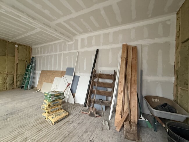 166 Ward St, Unit Commercial Spot in Hartford, CT - Building Photo - Building Photo