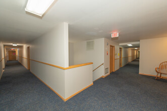 Hartwell Place Apartments in Waukesha, WI - Building Photo - Building Photo