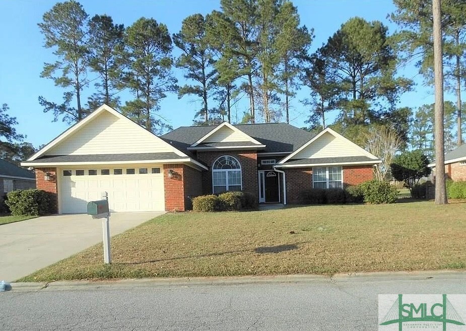 245 Marsh View Dr in Richmond Hill, GA - Foto de edificio