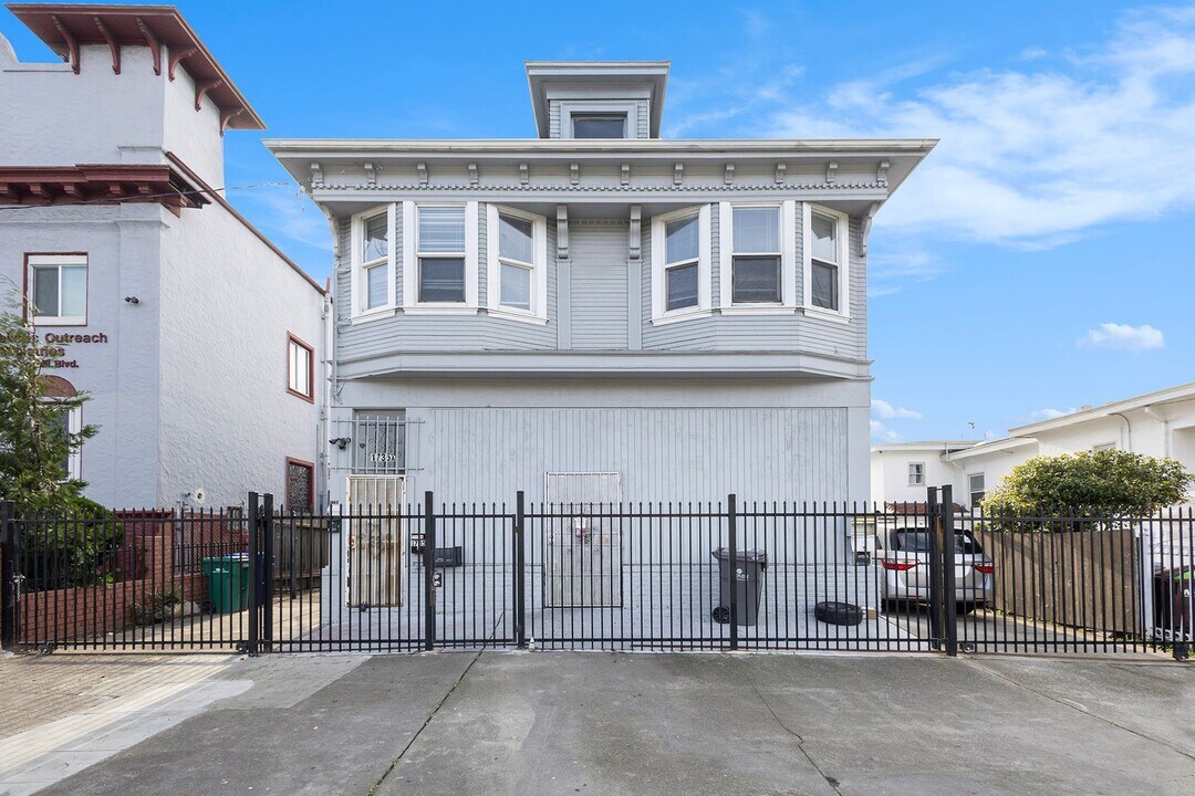 1733 Foothill Blvd in Oakland, CA - Building Photo