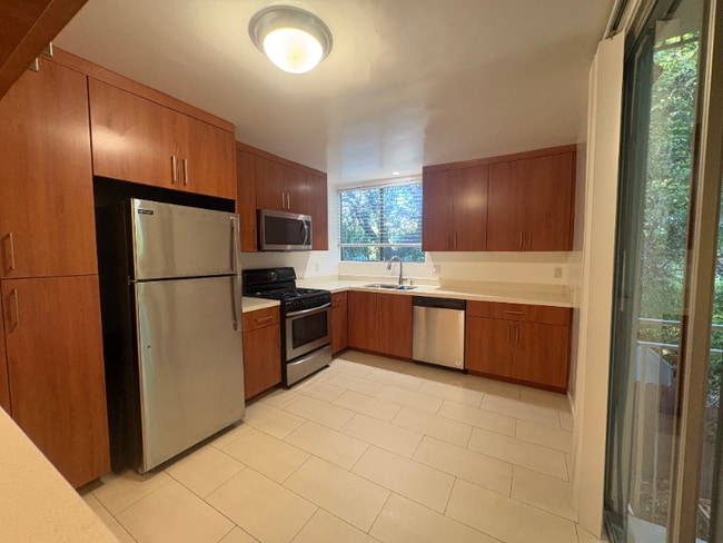 333 W California Blvd in Pasadena, CA - Building Photo - Building Photo