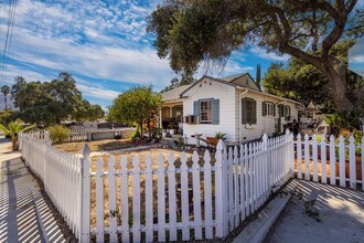 211 N Signal St in Ojai, CA - Building Photo - Building Photo