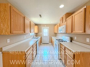 1200 Palm Ave in Roseville, CA - Building Photo - Building Photo