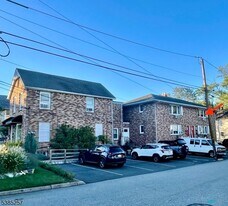 122 E Main St in Little Falls, NJ - Building Photo