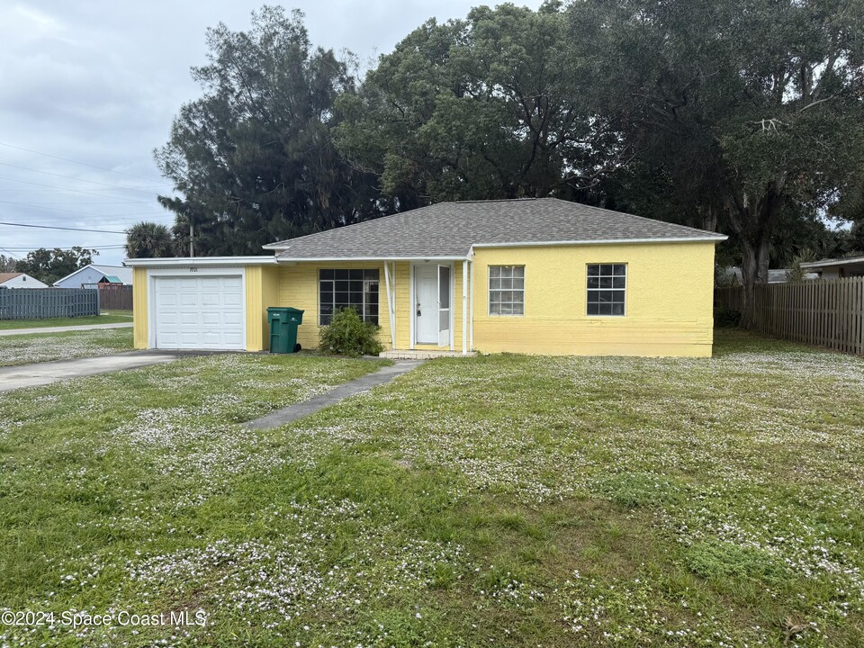 1901 S Park Ave in Melbourne, FL - Building Photo