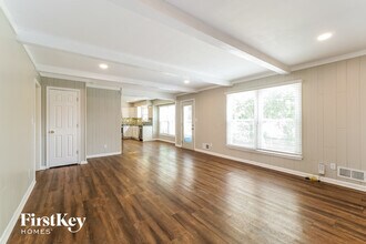 10233 Caenen Dr in Lenexa, KS - Building Photo - Building Photo