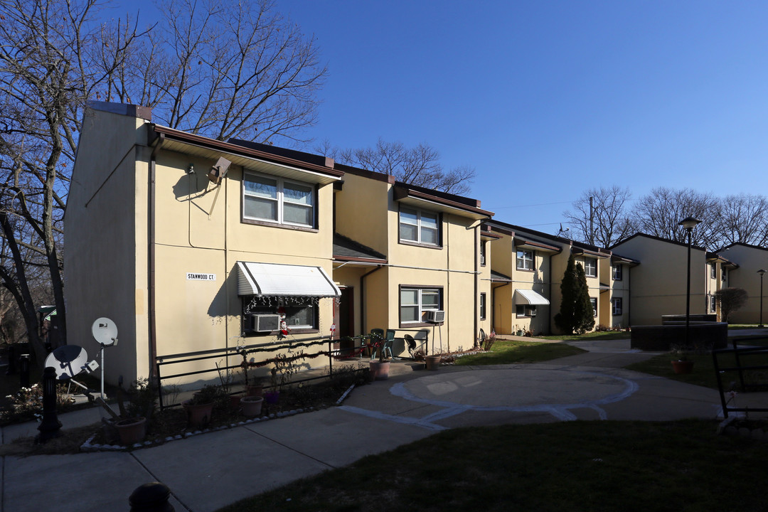 Holmecrest Homes in Philadelphia, PA - Building Photo