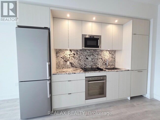 30 Inn On The Pk Dr in Toronto, ON - Building Photo - Building Photo