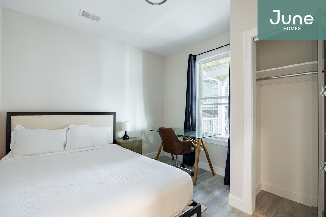 23 Newport St-Unit -D in Boston, MA - Building Photo