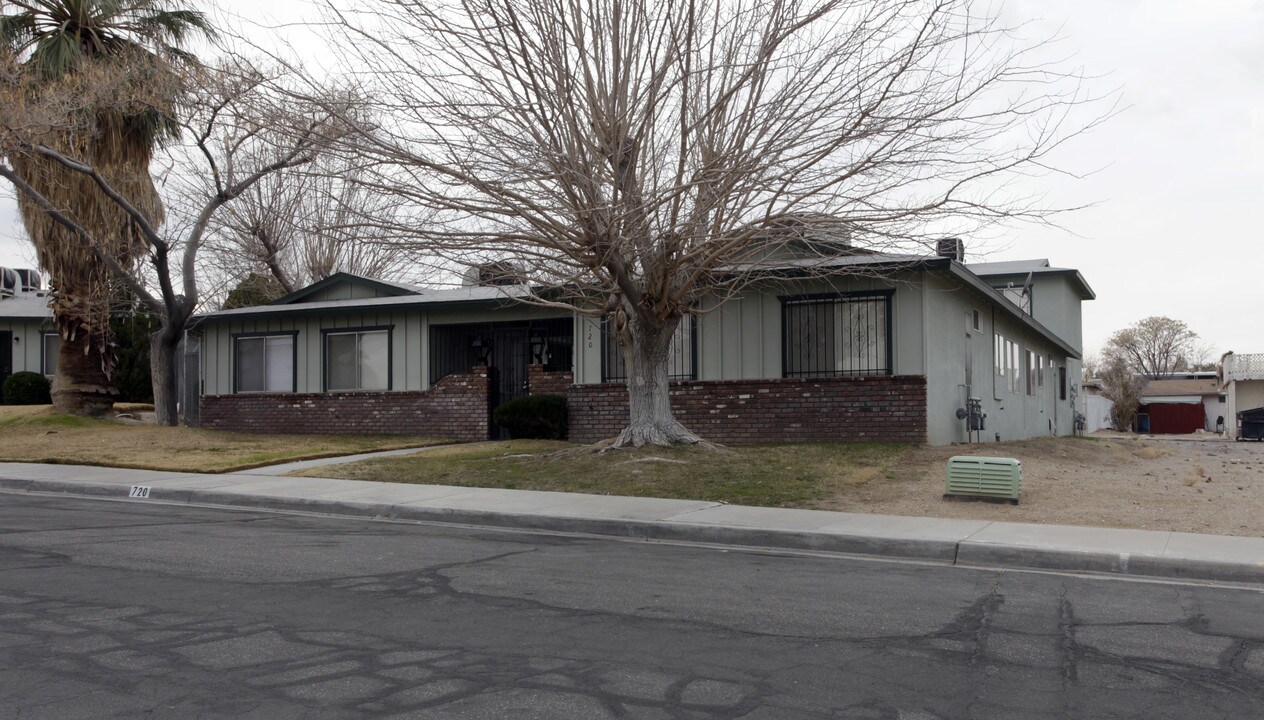 720 Karen Ct in Barstow, CA - Building Photo