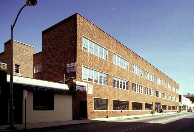 15 S 5th Ave in Mount Vernon, NY - Foto de edificio - Building Photo