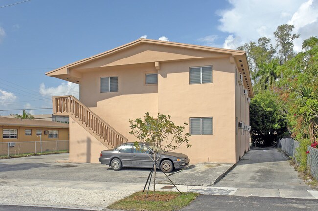 Noela Apartments in Miami, FL - Foto de edificio - Building Photo