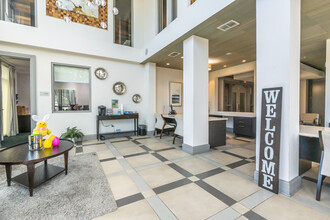 Edge at 1702 in Tampa, FL - Foto de edificio - Lobby