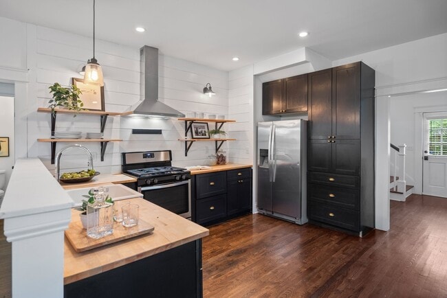 property at 3706 Hilltop Ln