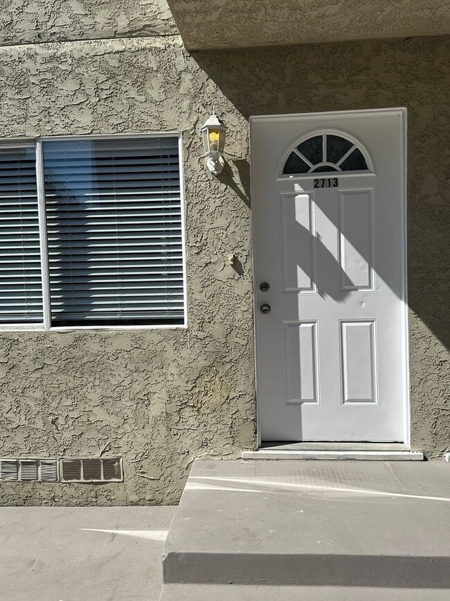 2709-2715 Broadway in San Diego, CA - Building Photo - Building Photo