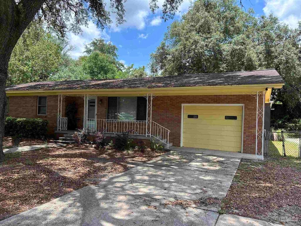 1240 Dunmire St in Pensacola, FL - Building Photo