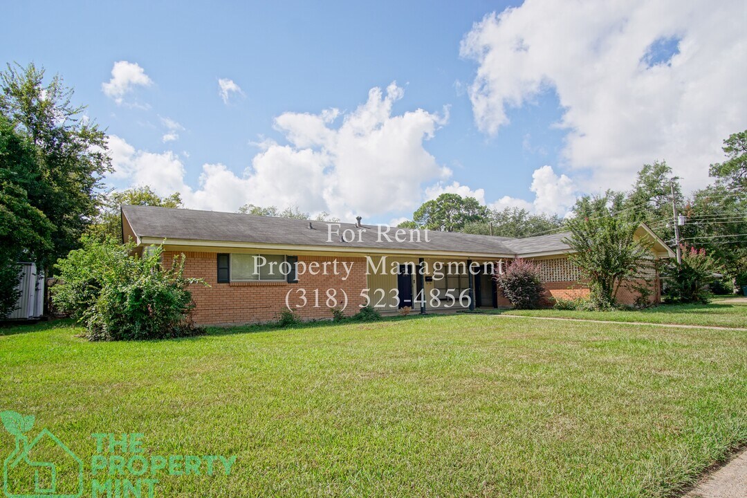 2327 Whitney Dr in Monroe, LA - Building Photo