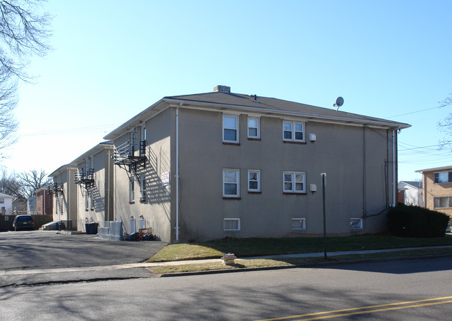 556-560 Cleveland Ave in Linden, NJ - Building Photo - Building Photo