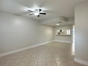17 Simonton Cir in Weston, FL - Building Photo - Building Photo