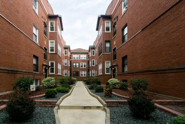 4431 N Wolcott Ave, Unit J07W