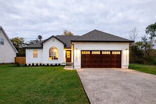 7917 Hamilton Mill Dr in Chattanooga, TN - Building Photo