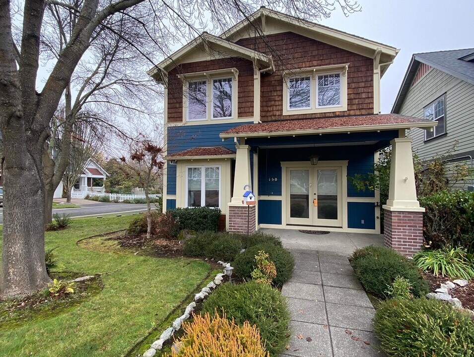 150 Taylor St in Jacksonville, OR - Foto de edificio