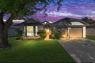 15938 Mission Village Dr in Houston, TX - Building Photo - Building Photo