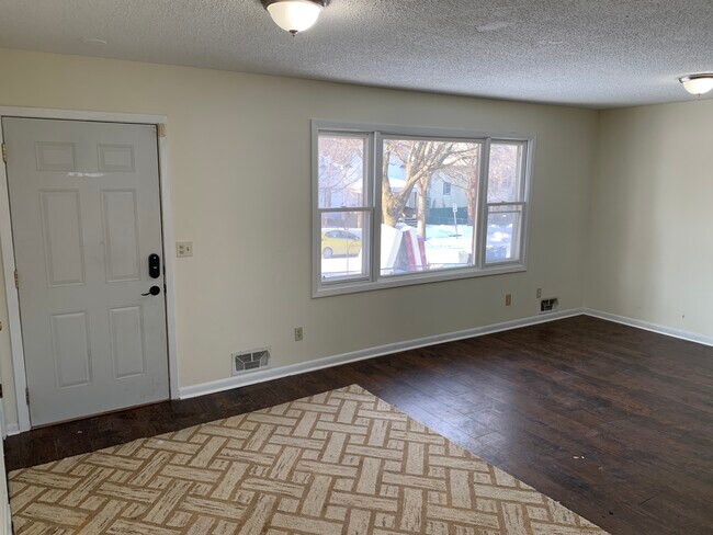 2414 N Ilion Ave in Minneapolis, MN - Building Photo - Building Photo