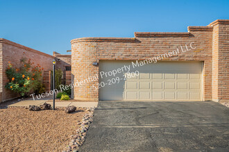 5810 E Chiricahua Trail in Tucson, AZ - Foto de edificio - Building Photo