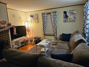 1058 Post Rd in Warwick, RI - Building Photo - Building Photo