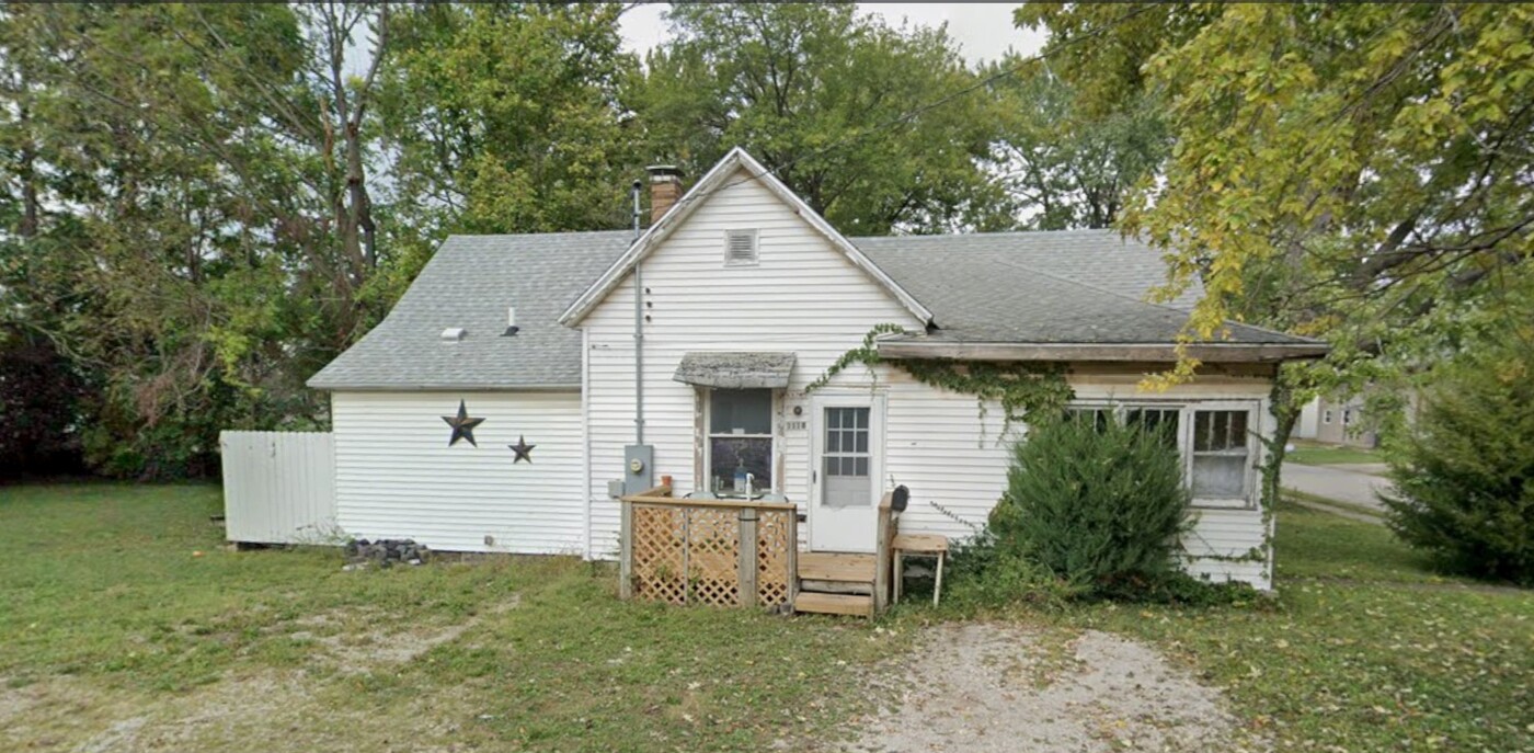 1118 3rd St in Charleston, IL - Building Photo