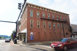 651 Wheeling Ave, Unit 3 in Cambridge, OH - Building Photo