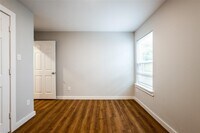 8643 Sunderland Rd photo'