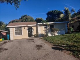 3038 S Palm Dr in Boynton Beach, FL - Building Photo