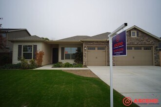 9403 Rancho Viejo Dr in Bakersfield, CA - Building Photo - Building Photo