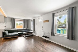 2303 Sweetbriar Ave in Crest Hill, IL - Building Photo - Building Photo