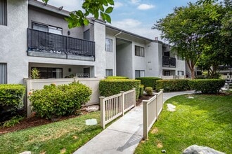 Harbor Cliff Apartments in Anaheim, CA - Foto de edificio - Building Photo