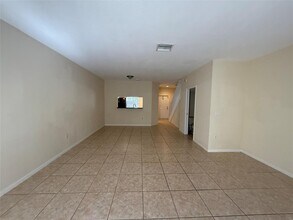 8250 SW 29th St in Miramar, FL - Foto de edificio - Building Photo
