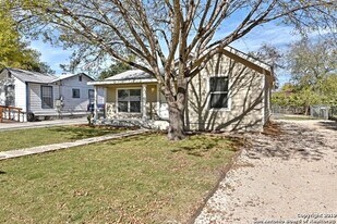 119 Pharis St in San Antonio, TX - Building Photo