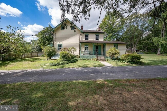 property at 903 W King Rd