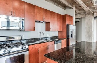 201 Main St in Houston, TX - Building Photo - Building Photo