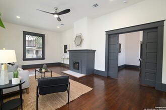 207 Loretta Pl in San Antonio, TX - Building Photo - Building Photo