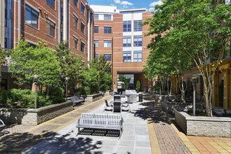 305 10th Street South in Arlington, VA - Building Photo - Building Photo