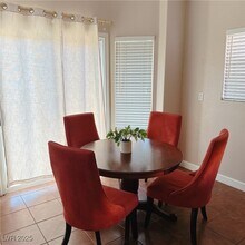 10106 Diving Duck Ave in Las Vegas, NV - Building Photo - Building Photo