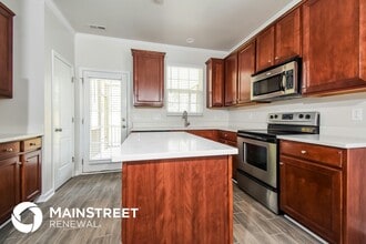 5433 Sky Hill Dr in McLeansville, NC - Foto de edificio - Building Photo